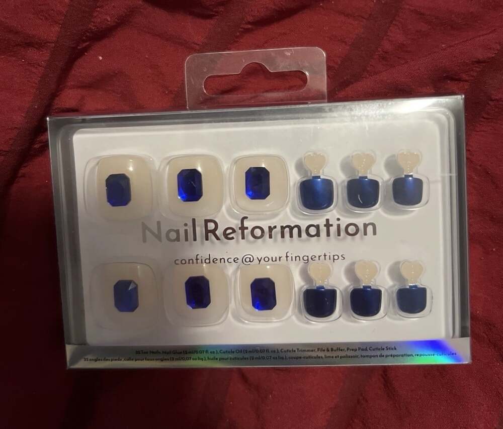 Nail Reformation Toe Nails Ongles Emerald Blue & White Hearts 🤍 So Pretty 😍